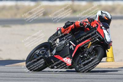 media/Oct-13-2025-Moto Forza (Mon) [[a66d839500]]/3-B Group/Session 3 (Turn 16)/